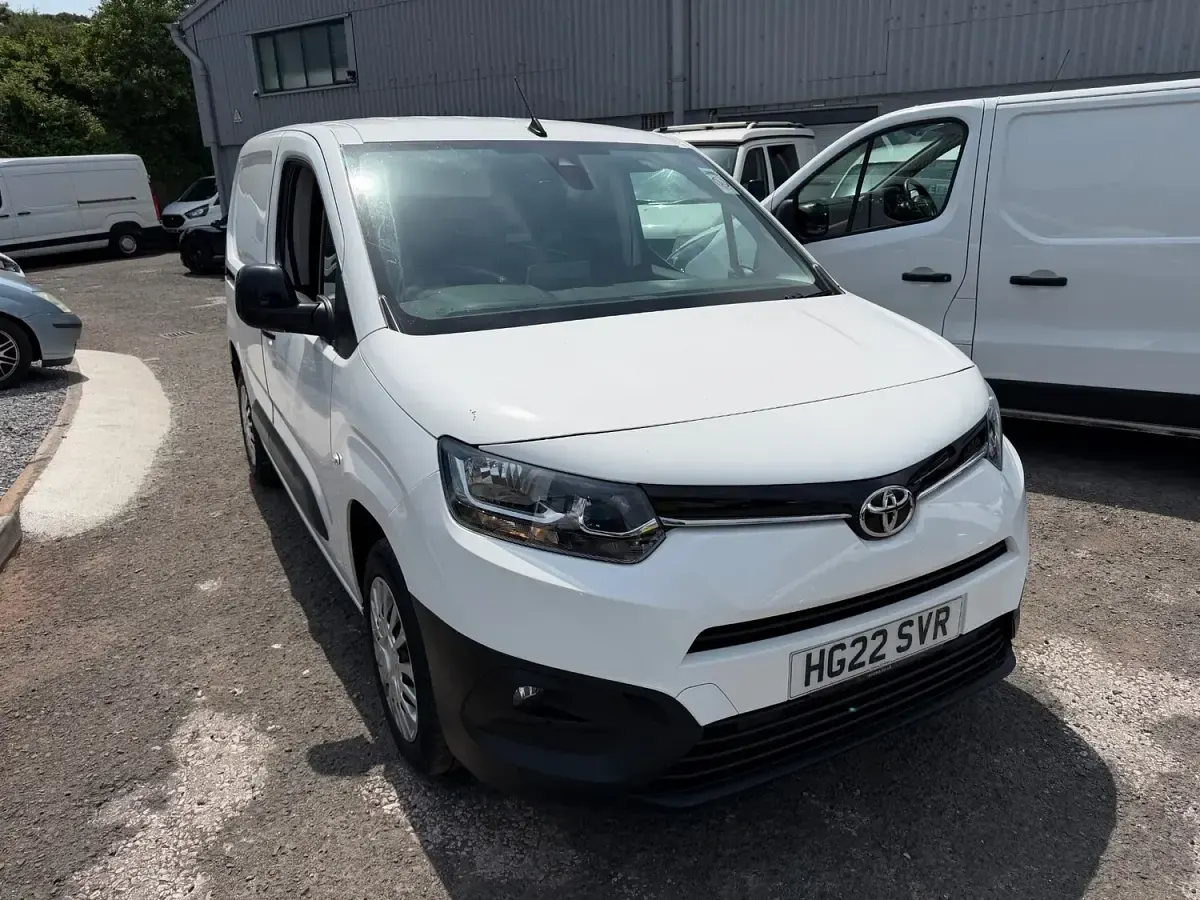 Used Toyota Proace 120 HP (88 kW) 2022 White MPV