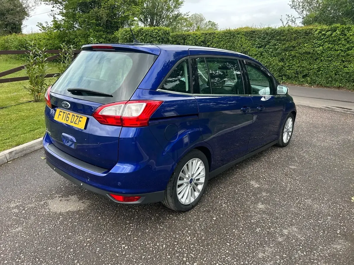 Used Ford Grand C-Max Titanium 120 HP (88 kW) 2016 Blue MPV