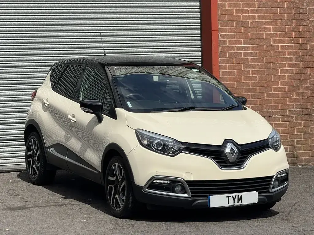 Used Renault Captur Dynamique 90 HP (66 kW) 2014 White SUV