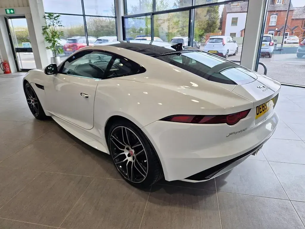 Używany Jaguar F-Type Chequered Flag 380 KM (279 kW) 2019 Biały Coupe