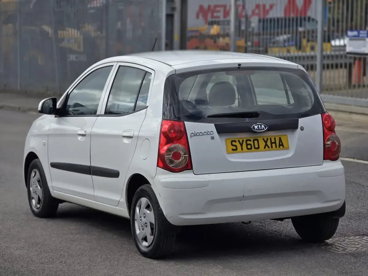 Used Kia Picanto 2011 White Hatchback