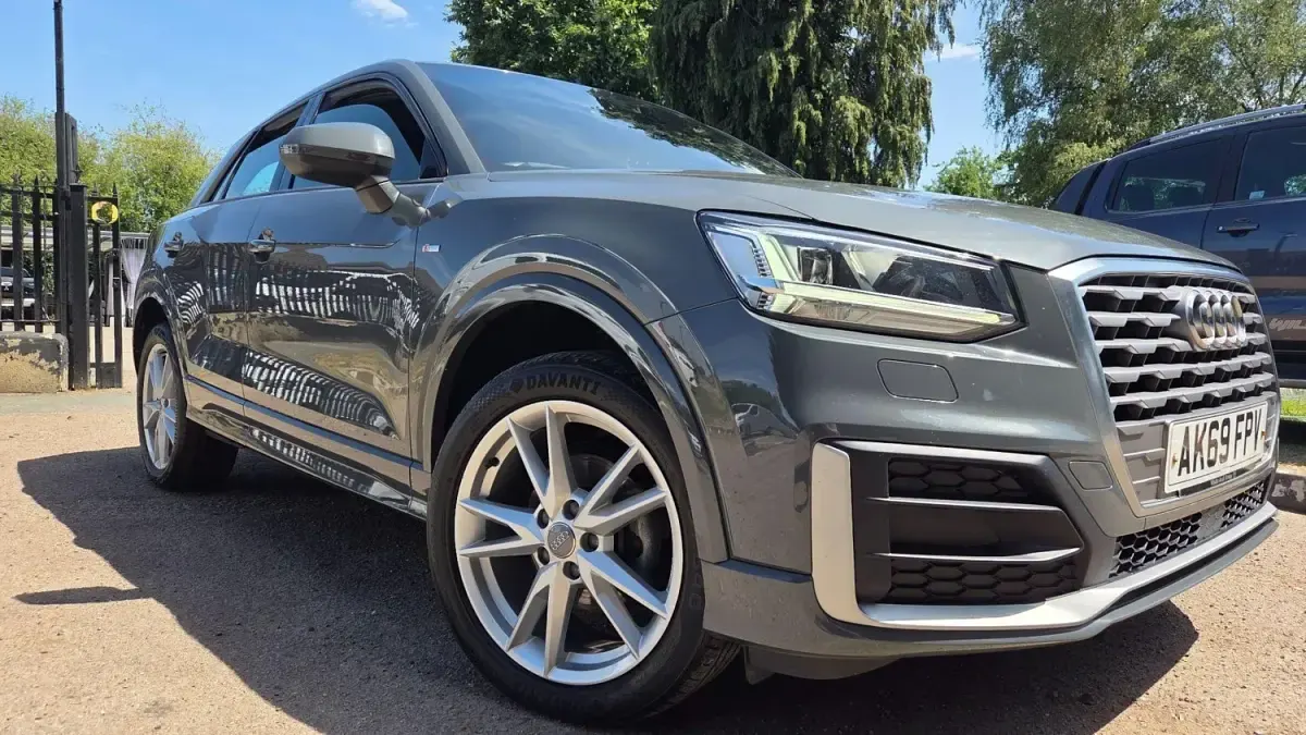 Usado Audi Q2 S-Line 150 CV (110 kW) 2019 Gris SUV