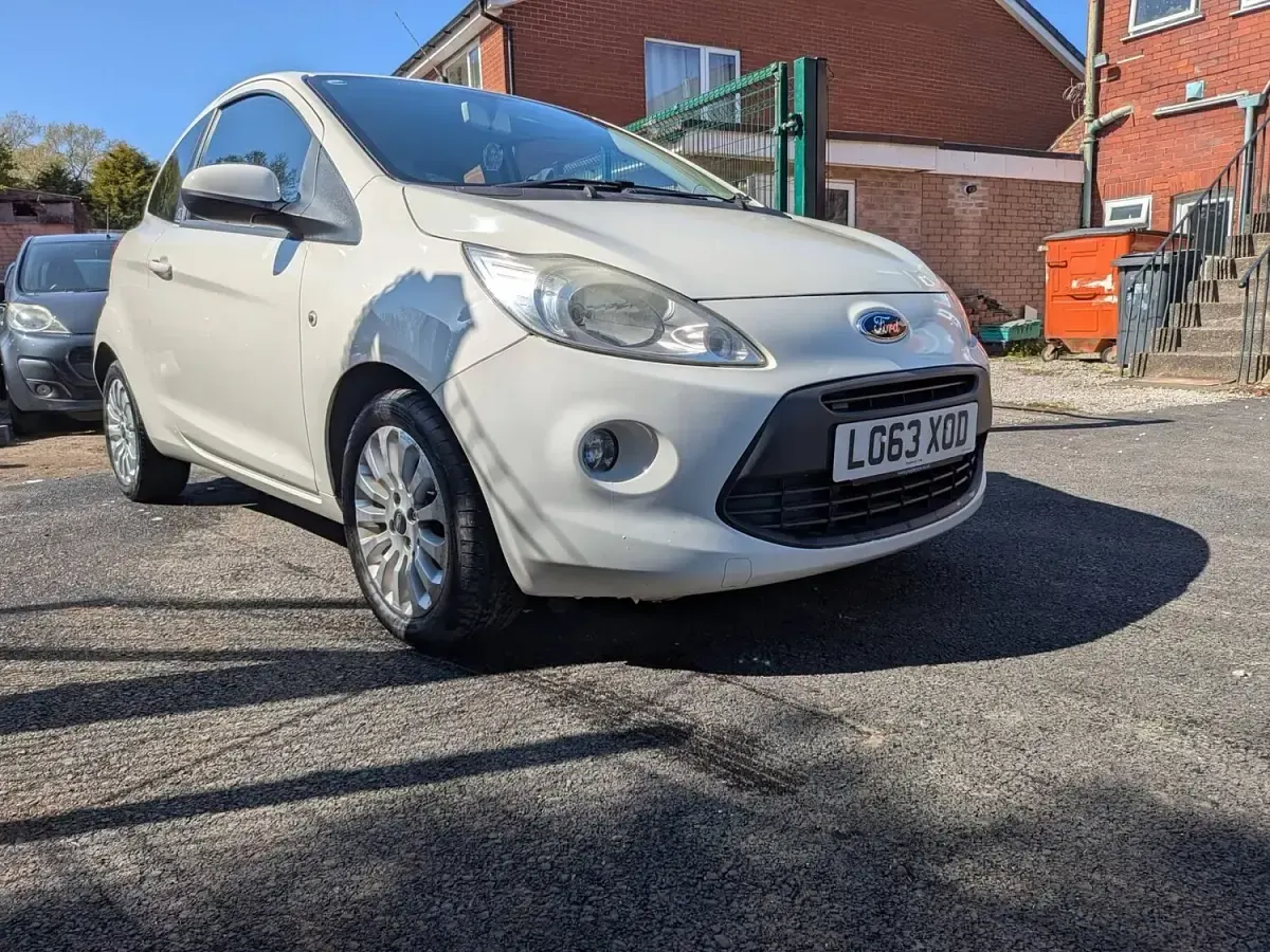 Used Ford Ka Zetec 69 HP (50 kW) 2014 White Hatchback