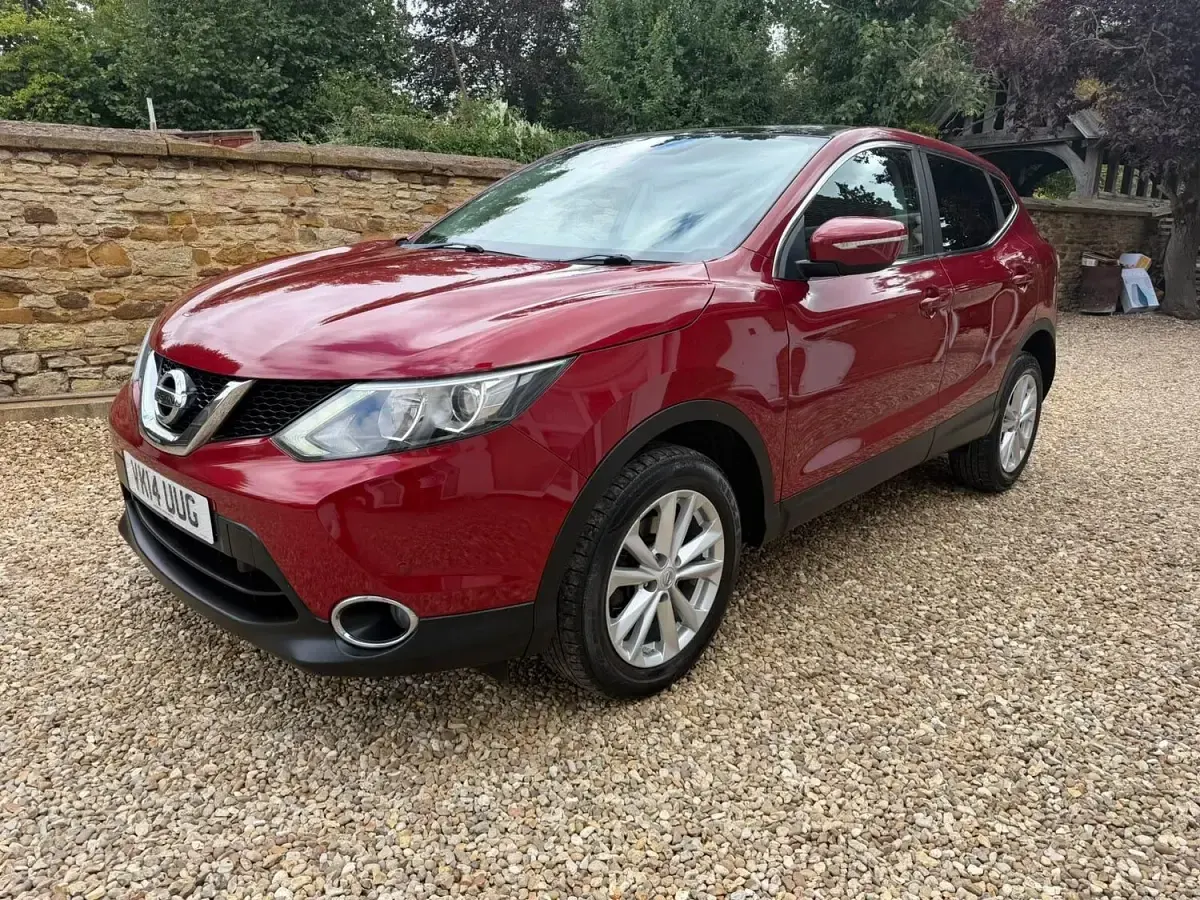 Used Nissan Qashqai Acenta Premium 113 HP (83 kW) 2014 Red SUV