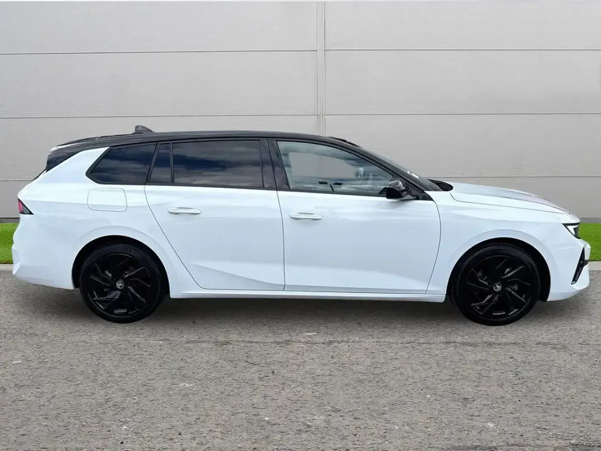 Used Vauxhall Astra S 128 HP (94 kW) 2024 White Estate