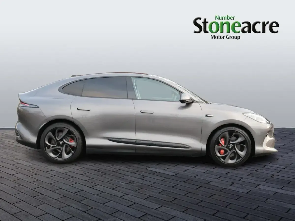 Usado MG IM6 553 kW (752 HP) 2025 Prateado SUV