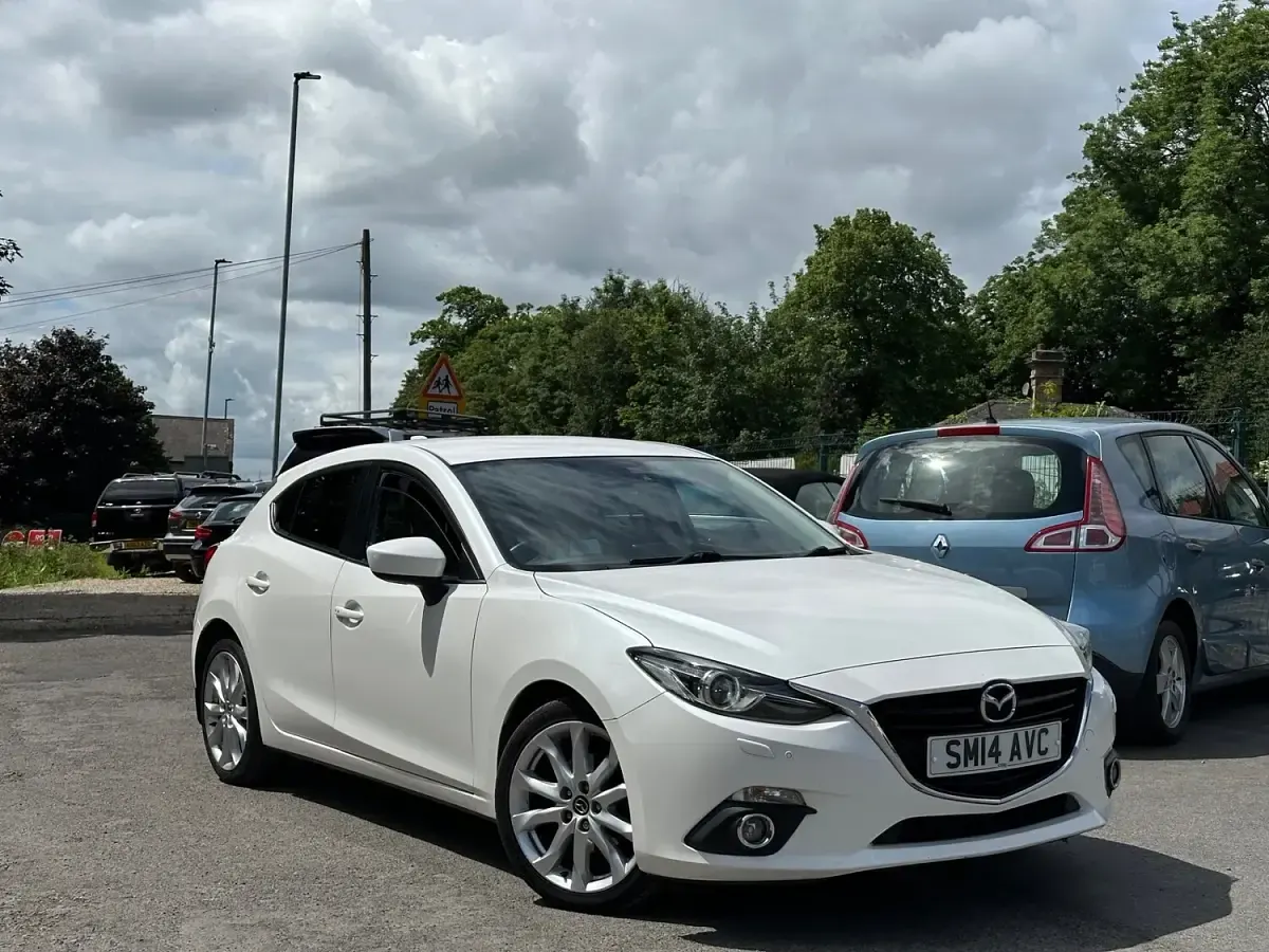 Used Mazda 3 Inclusive 165 HP (121 kW) 2014 White Hatchback