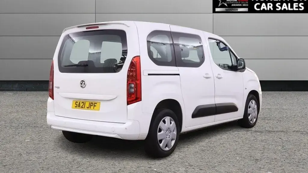 Used Vauxhall Combo Edition 110 HP (80 kW) 2021 White MPV