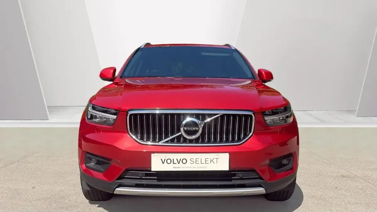 Used Volvo XC40 Inscription 197 HP (144 kW) 2020 Red SUV