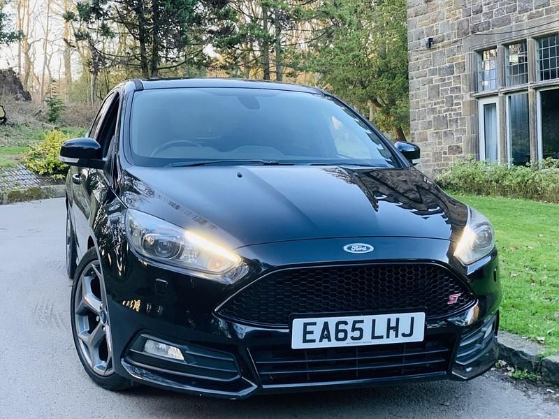 Used Ford Focus ST 185 HP (136 kW) 2015 Black Hatchback