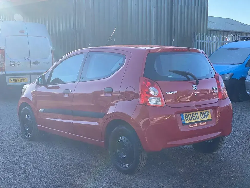 Used Suzuki Alto 68 HP (50 kW) 2011 Red Hatchback