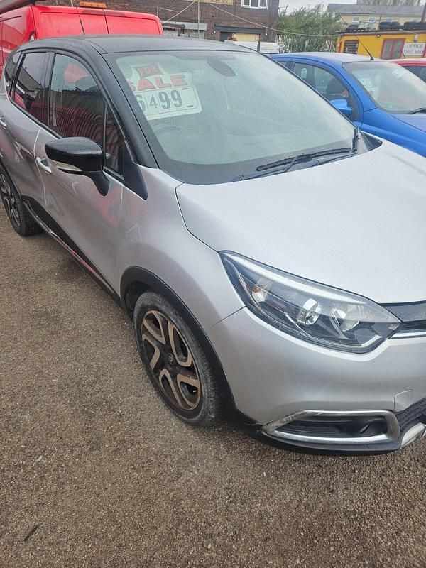 Used Renault Captur Signature 90 HP (66 kW) 2017 Silver SUV