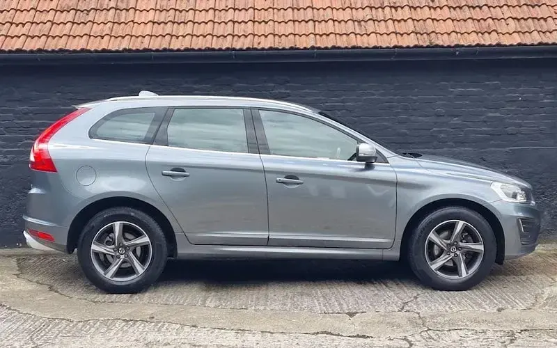 Used Volvo XC60 R-Design 190 HP (139 kW) 2015 Grey SUV