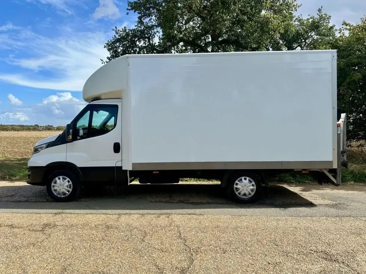 Begagnad Iveco Daily 136 HK (100 kW) 2022 Vit Cab