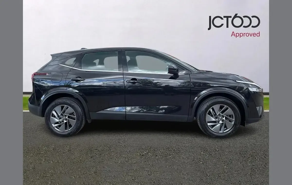 Used Nissan Qashqai Acenta Premium 138 HP (101 kW) 2022 Black SUV
