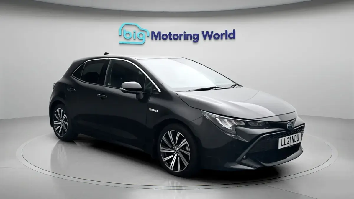 Used Toyota Corolla Design 122 HP (89 kW) 2021 Hatchback