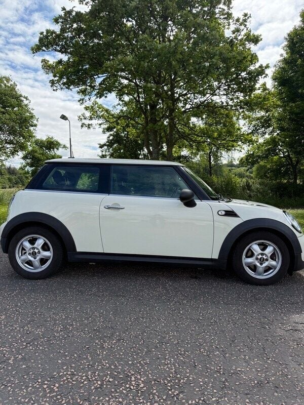 White Used 2011 Mini ONE Hatch Hatchback | £2,192 (Good price) - Image 1/4