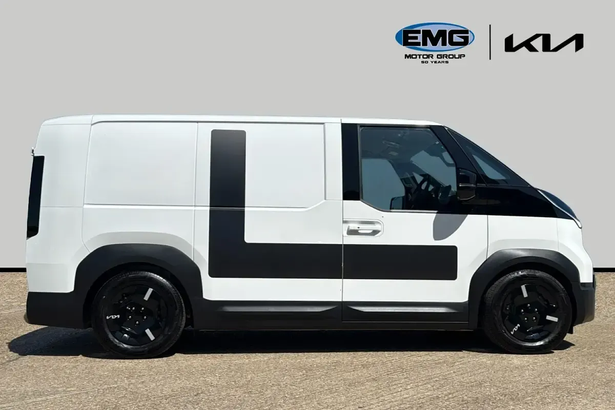 Used Kia PV5 119 kW (163 HP) 2025 White MPV