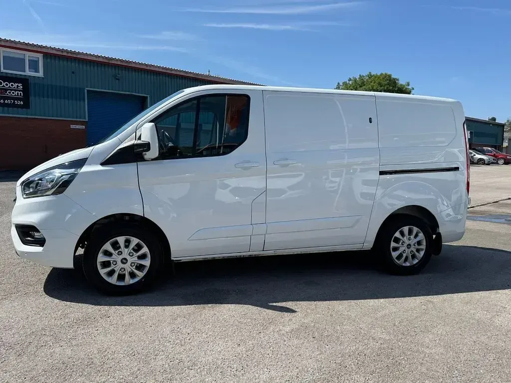 Used Ford Transit Custom Limited 130 HP (95 kW) 2022 White Van