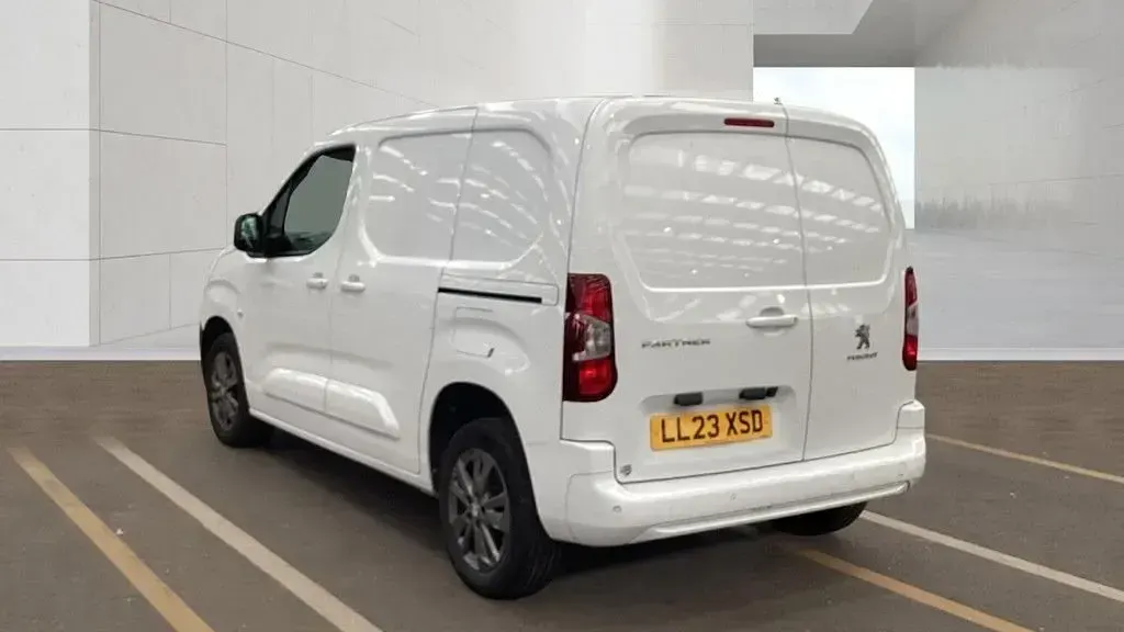 Used Peugeot Partner Premium 131 HP (96 kW) 2023 White MPV