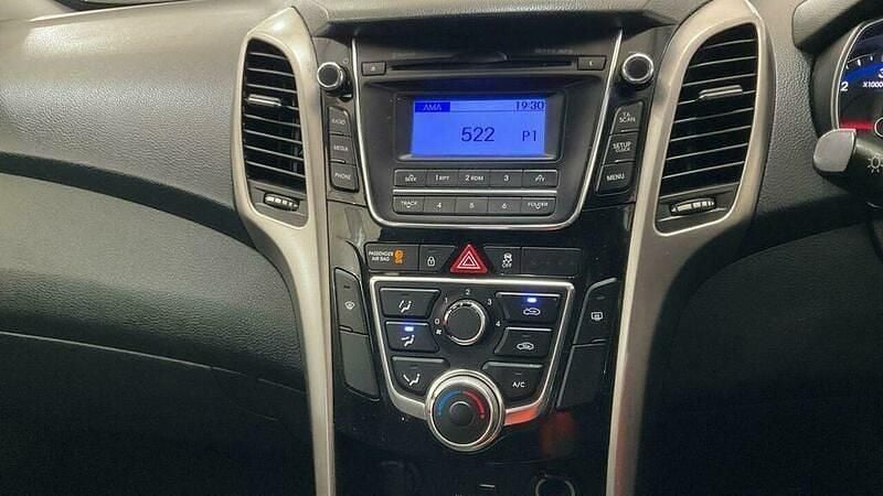 Used Hyundai i30 SE 110 HP (80 kW) 2015 Grey Hatchback