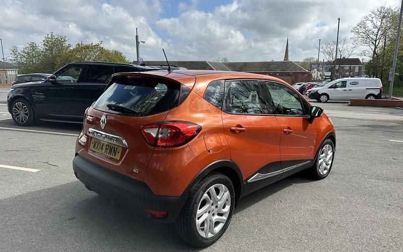Used Renault Captur Dynamique 90 HP (66 kW) 2014 Orange SUV