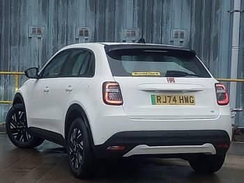 Used Fiat 600 Red 114 kW (156 HP) 2024 White Hatchback