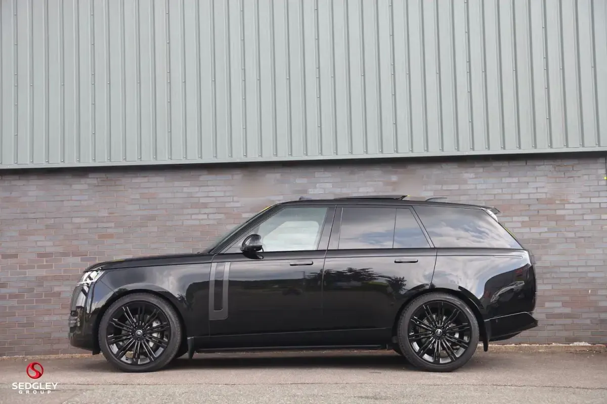 Used Land Rover Range Rover SE 2024 Black SUV