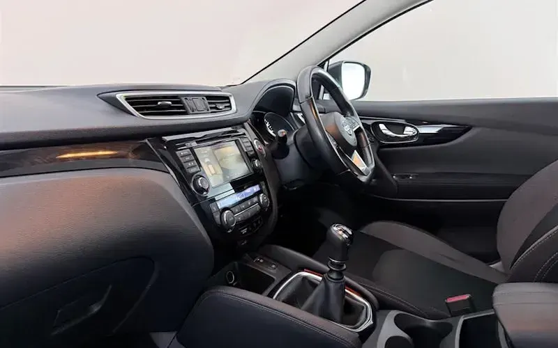 Used Nissan Qashqai N-Connecta 140 HP (102 kW) 2020 Black SUV