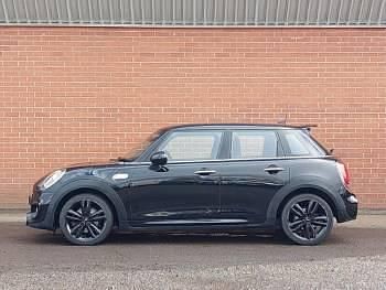 Usado Mini Cooper S Sport 192 HP (141 kW) 2019 Preto Citadino