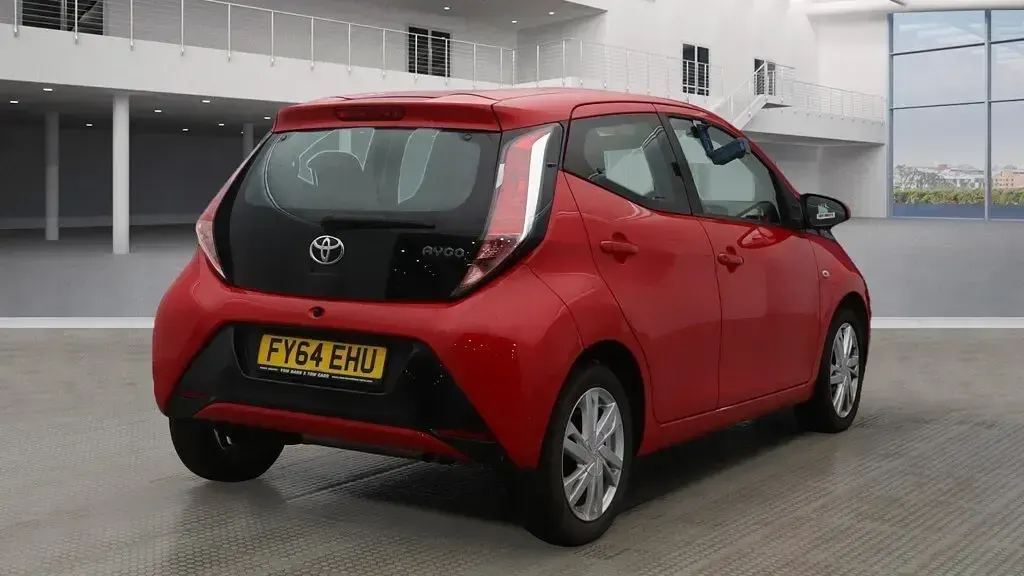 Used Toyota Aygo x-press 68 HP (50 kW) 2014 Red Hatchback