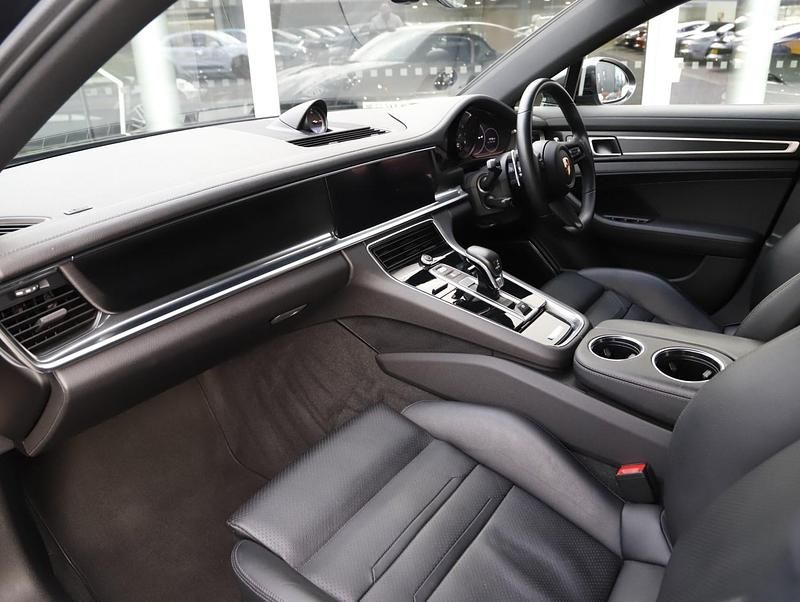 Used Porsche Panamera Platinum Edition 330 HP (242 kW) 2022 Grey Hatchback
