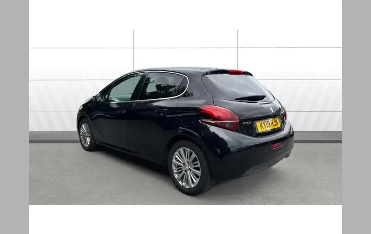 Used Peugeot 208 Allure 80 HP (58 kW) 2018 Black Hatchback