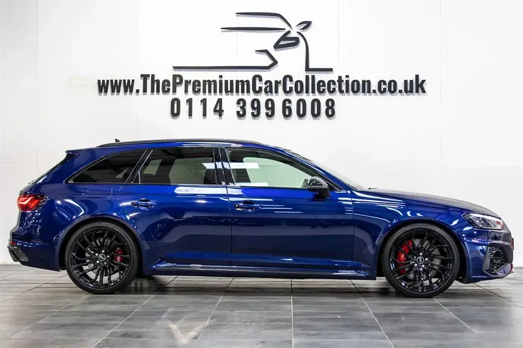 Used Audi RS4 Comfort 450 HP (330 kW) 2024 Navarra blue metallic Estate