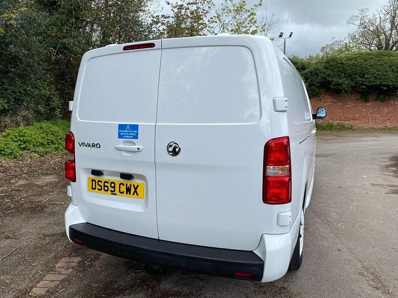 Used Vauxhall Vivaro Sportive 120 HP (88 kW) 2019 White MPV