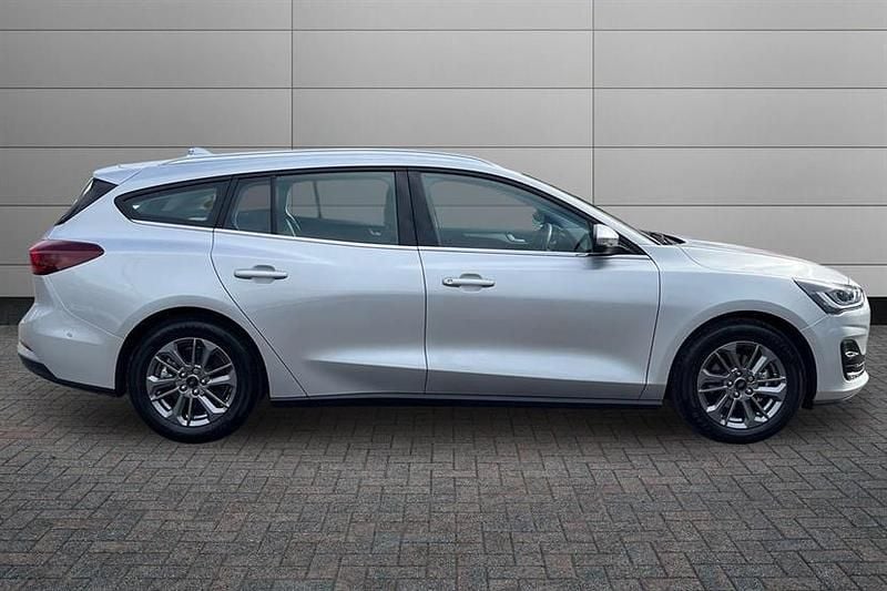 Used Ford Focus Titanium 125 HP (91 kW) 2025 Silver Estate