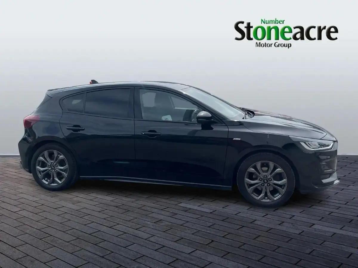 Used Ford Focus ST-Line 155 HP (114 kW) 2023 Black Hatchback