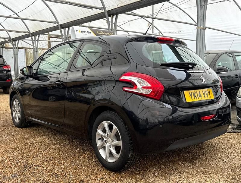 Used Peugeot 208 Active 82 HP (60 kW) 2014 Black Hatchback
