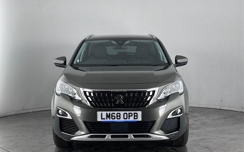 Usado Peugeot 3008 Allure 131 HP (96 kW) 2020 SUV