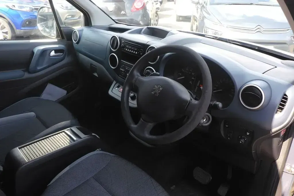 Used Peugeot TePee S 92 HP (67 kW) 2012 Grey MPV