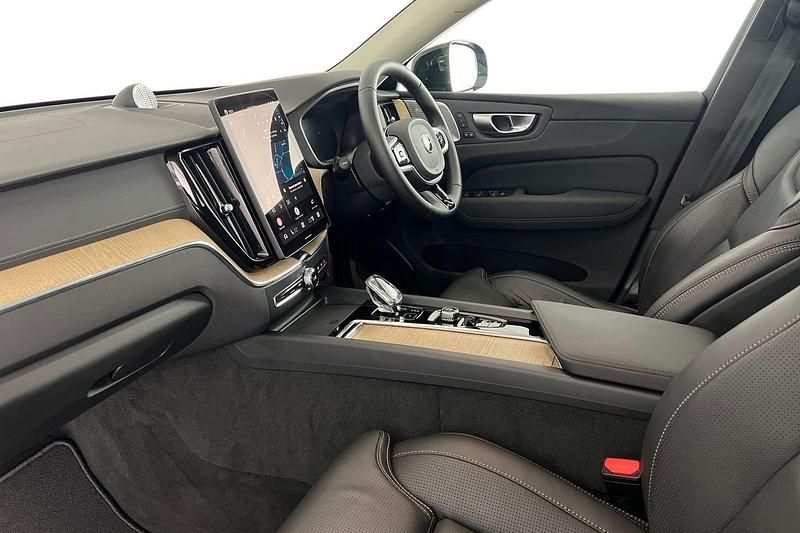 Used Volvo XC60 Ultra 455 HP (334 kW) 2025 Mulberry red SUV