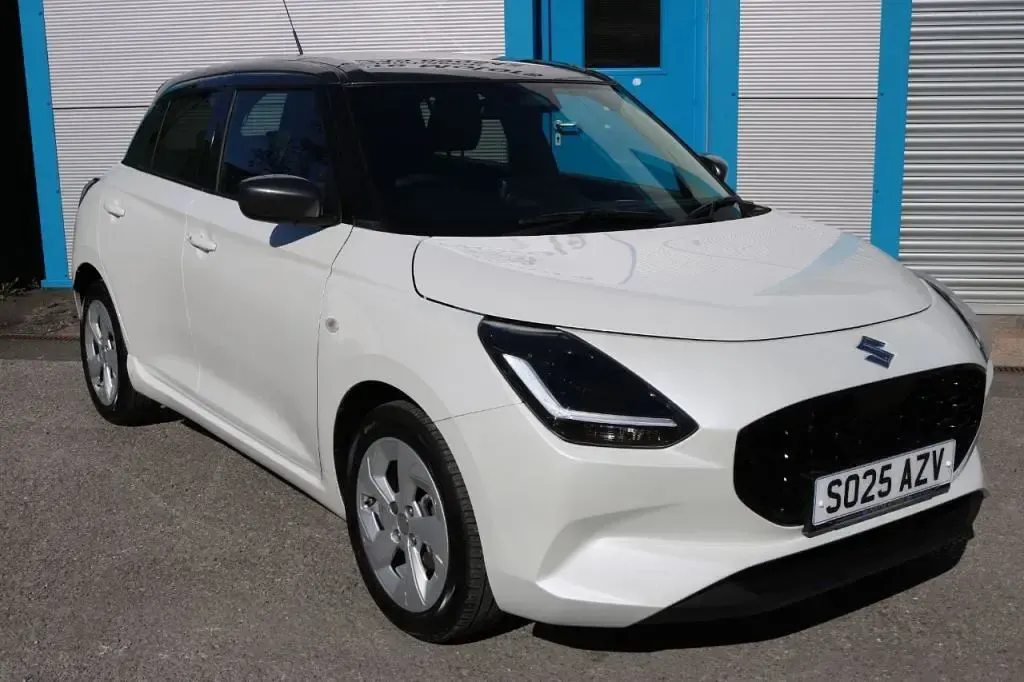 Used Suzuki Swift 82 HP (60 kW) 2025 White Hatchback