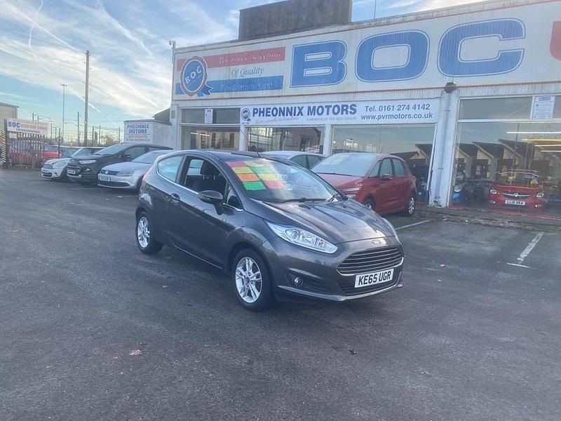 Usado Ford Fiesta Zetec 82 HP (60 kW) 2015 Cinzento Citadino