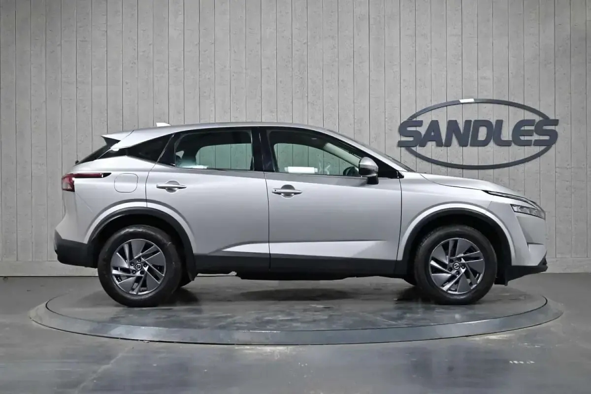 Used Nissan Qashqai Acenta Premium 158 HP (116 kW) 2022 Silver SUV