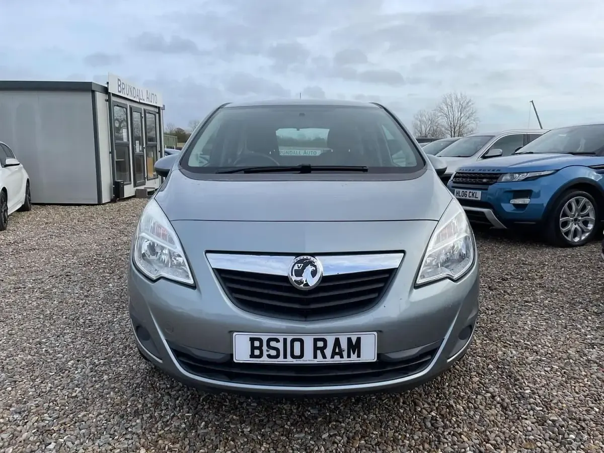Used Vauxhall Meriva 140 HP (102 kW) 2012 Silver MPV