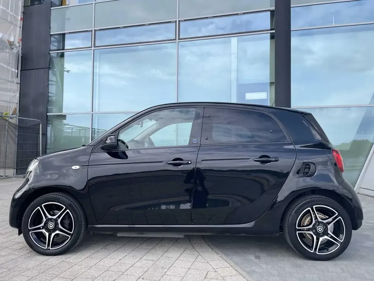Used Smart ForFour Electric Drive Premium 60 kW (82 HP) 2022 Black Hatchback