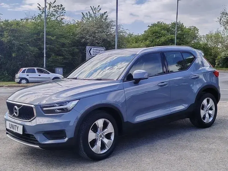 Begagnad Volvo XC40 Momentum 2020 Grå SUV