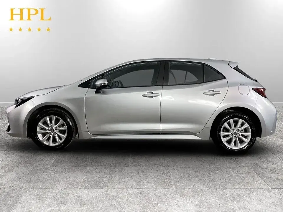 Used Toyota Corolla 140 HP (102 kW) 2024 Silver Hatchback
