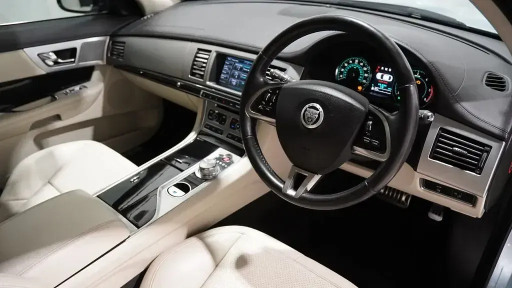 Used Jaguar XF Premium Luxury 275 HP (202 kW) 2012 Blue Sedan