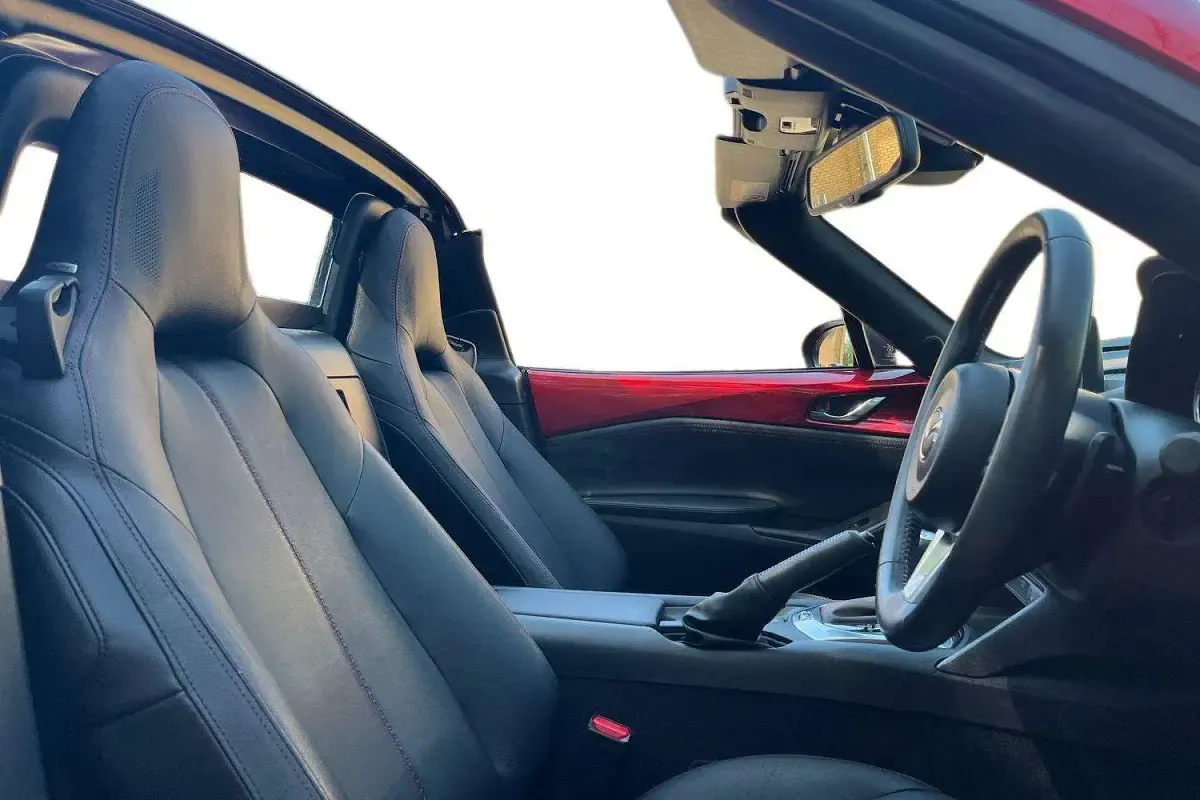Used Mazda MX5 Inclusive 160 HP (117 kW) 2017 Red Cabriolet